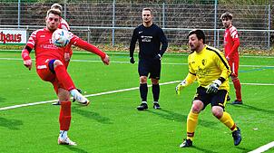 Sieggaranten: Nico Reichardt (links, auf dem Archivfoto) erzielte beim 4:2 gegen den SV Jestetten drei Tore für den FC Schlüchttal und ...