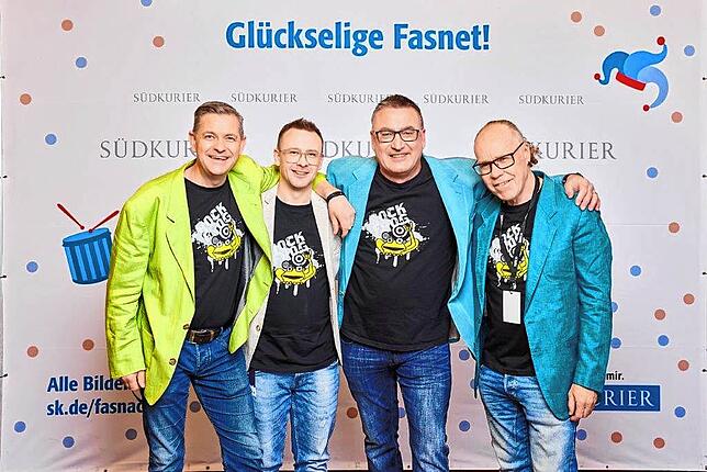 Bild 21: Bilder der SWR-Fasnacht im Konzil: Strahlende Narren vor der SÜDKURIER-VIP-Wand