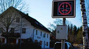 In der Gemeinde Wald wird vielerorts zu schnell gefahren. Daher schafft die Gemeinde eine mobile Geschwindigkeitswarnanzeige zur ...