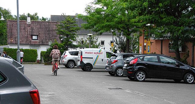 Der Parkplatz vor dem Supermarkt sei stark frequentiert und beim rückwärts Ausparken könnten Kinder übersehen werden.