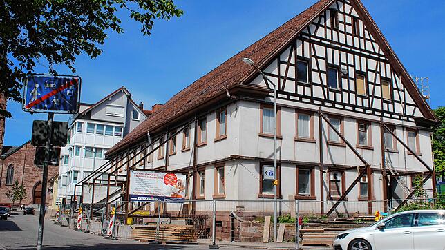 Der Rote Löwen in St. Georgen. Die Sanierung des historischen Gebäudes wird etwas teurer.