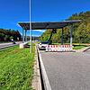 Das Solardach an der A81 ist auch Monate nach der Vorstellung nicht freigegeben.