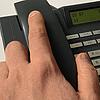 Stets die Hand am Telefon und ein offenes Ohr: P. aus Stockach arbeitet regelmäßig in der Seelsorge-Zentrale in Stockach – sechs Stunden ...