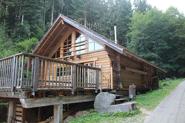 Das 2010 gebaute Blockhaus „Flößerhaus“ liegt idyllisch am Ortsrand von Schenkenzell. Fast jedes Wochenende ist die Hütte ...