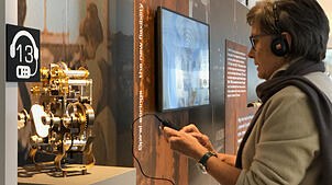 Mit dem neuen Audioguide erhalten die Besucher an 20 Stationen im Schramberger Terrassenbau-Museum Informationen zu den Ausstellungsstücken.