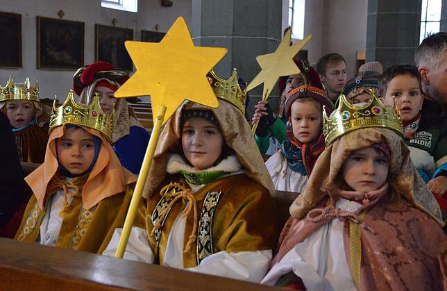 Sternsinger beim Aussegungsgottesdiesnt in St. Nikolaus.