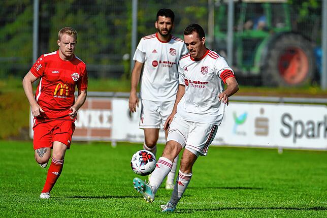 Bild 7: FC Wallbach sichert sich ein 2:2 gegen den FC Schönau &ndash; und wir haben die Bilder!