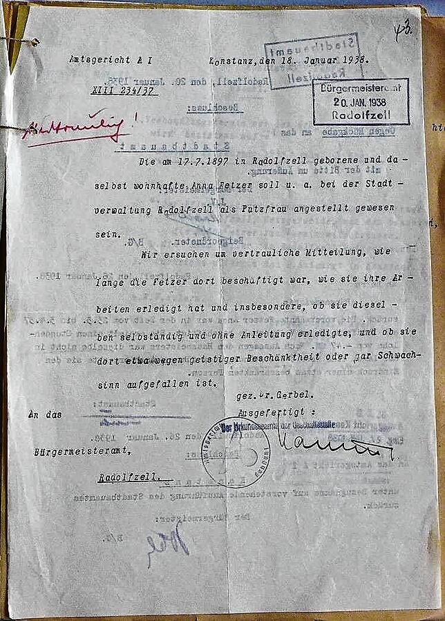 Das Schreiben des Erbgesundheitsgerichtes Konstanz im Jahr 1938 mit einer Anfrage zur Radolfzellerin Anna Fezer.