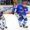 Sebastian Uvira (rechts) will mit den Schwenningern vor heimischem Publikum gegen die Eisbären Berlin den entscheidenden Schritt in ...