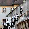 Luddi tauft ihre neue CD &bdquo;ReTour de France&ldquo; vor besonderer Kulisse mit dem Theater-Schiff im Klostergarten Riedern am Wald ...