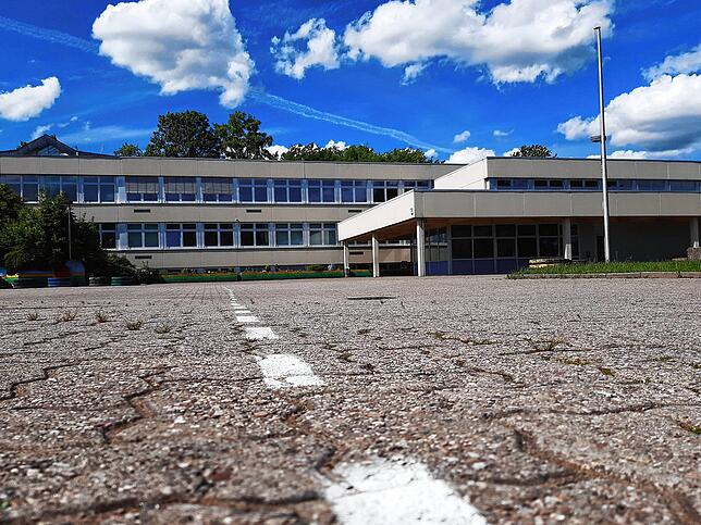Eine Markierung auf dem Pausenhof der Hans-Thoma-Schule in Laufenburg. Hier wird am 29. Juli der Abschluss gefeiert.
