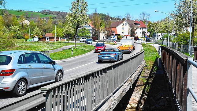 Die Brücke beim Rißtorf-Kreisel (B313) wird ab 3. Mai abgerissen und neu gebaut.