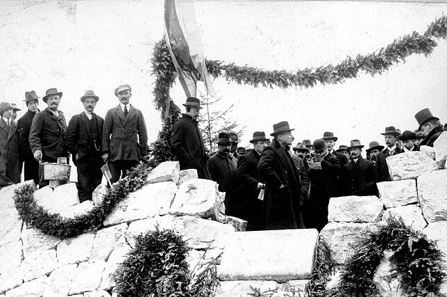 „Auf das dieses Werk werde für unsere Stadtgemeinde eine treibende Kraft zu blühendem Fortschritt über Jahrhunderte und ...