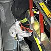 Die Feuerwehr Bodman-Ludwigshafen musste eine Möwe retten, die sich zwischen dem Dach und der Dachrinne eines Hauses eingeklemmt hatte.