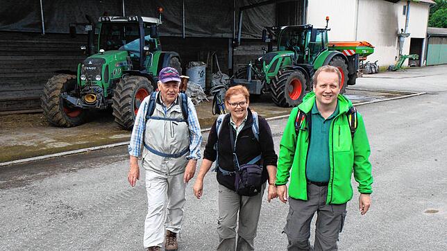 Wandern ist mehr als nur eine Freizeitbeschäftiggung, hier Karlheinz Rontke (rechts) mit herbert und Rita Bölle
