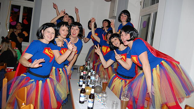 Supergirls: Besser hätte die Stimmung an den bunten Abenden im Alten Schulhaus nicht sein können. Bilder: Melanie Dramac