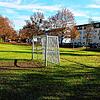 Hier soll eine neue Kita hin: Der Bolzplatz unterhalb des Haselbrunnstegs an der Hebelstraße soll für den Bedarf an Betreuungsplätzen ...