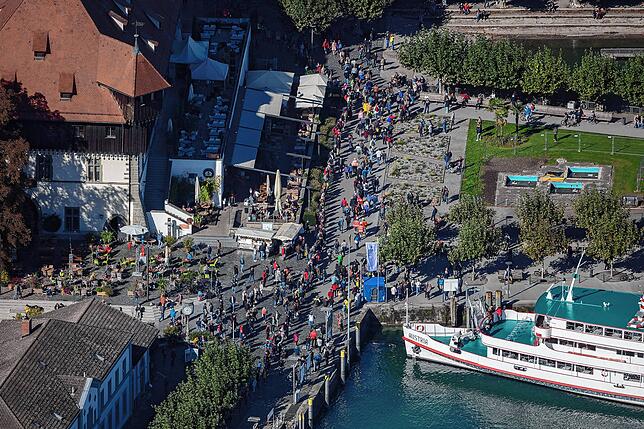 Auch eine Menschenkette rund um den Bodensee hatten Corona-Maßnahmen-Kritiker einmal geplant. Das Vorhaben scheiterte: Zwar nahmen ...
