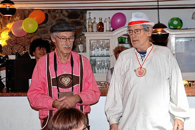 Der 88-jährige Wolfgang Wernert (links), Schöpfer des Welsbartlieds, betrat nach vielen Jahren der Abstinenz wieder die Bühne. Gemeinsam ...