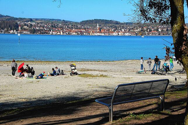 Das Strandbad Dingelsdorf mit Blick auf Überlingen.