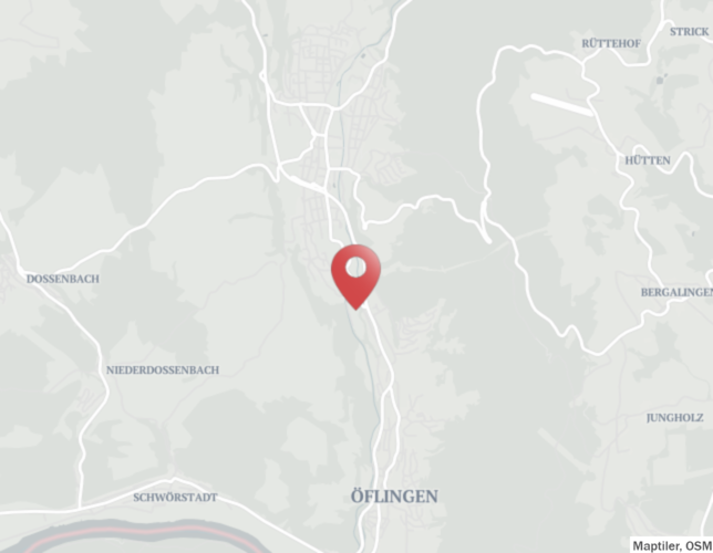 Die Feuerwehr bekämpfte einen Brand bei einer Autoverwertung im Industriegebiet im Wehrer Süden.
