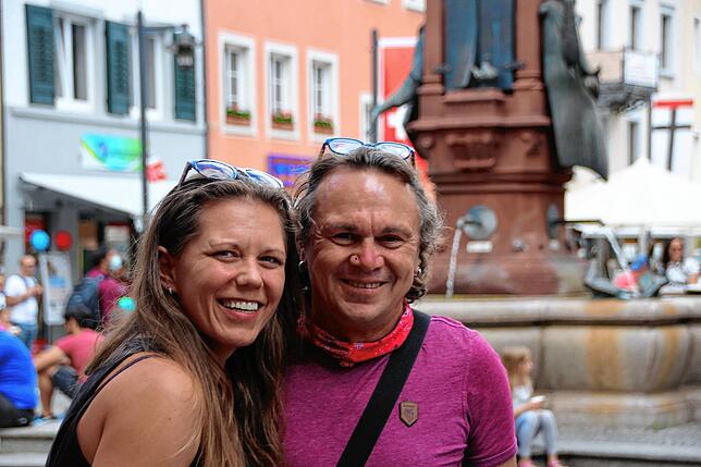 Andy Deja und Hardy Riedle wohnen in Stadelhofen nahe der Grenze. Zusammen mit ihrer neun Monate alten Tochter Luna waren sie am Samstag ...