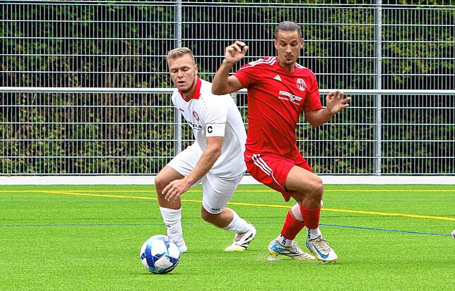 Bild 7: Knackiger Auftakt zwischen SC Pfullendorf II und FC Uhldingen. Wir waren mit der Kamera dabei!