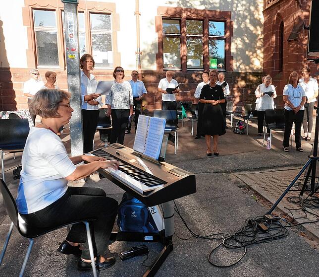 Mit Gesang: Die musikalische Gestaltung der Stadtjahrzeit lag in Händen des Kirchenchors Liebfrauen unter der Leitung von Anne Roosmann.