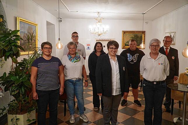 Unser Bild zeigt Silke Schwinghammer (von links), Britta Schlegel, Florian Kieninger, Susan Münch, Julia Fobel, Kevin Wolf, Irmgard Klee ...