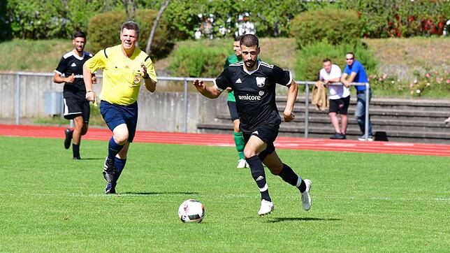 Doppel-Torschütze: Ersin Demircan brachte die SG FC Wehr-Brennet beim FC Schönau zunächst in Führung und besorgte später den Ausgleich ...