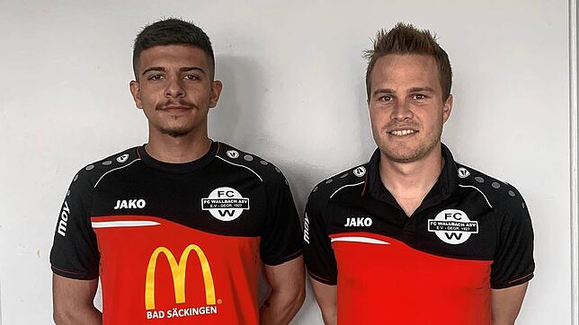 Zurück beim FC Wallbach: Sportchef Matthias Wenk (rechts) freut sich über die Rückkehr des ehemaligen Jugendspielers Angelo Podda, der ...