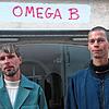 Michael Roggon (links) und Maximilian Balser vom Verein Überlinger Kulturschutzgebiet vor dem Omega B in der Hafenstraße. Die Räume ...