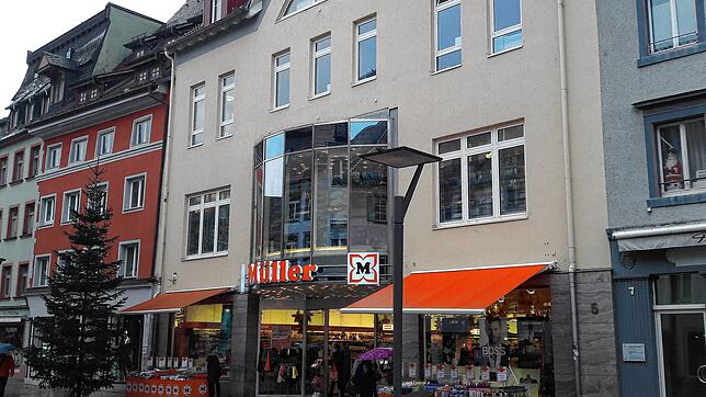 Erst nach dem Einschreiten von Stadtverwaltung und dem Landratsamt schränkte der Drogeriemarkt Müller in VS-Villingen sein Sortiment ...