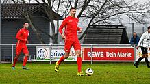 Viele Trainer sind sich einig: Adrian Scholemann vom FC Pfaffenweiler ist der beste Verteidiger der Bezirksliga. Bild: Morat