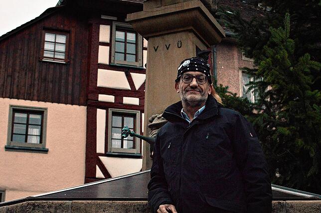 Uwe Wolfensperger am Überlinger Hänselebrunnen.
