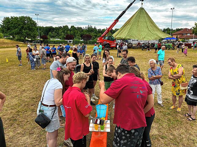 Bild 2: Buntes Programm und ausgelassene Stimmung in Orsingen-Nenzingen