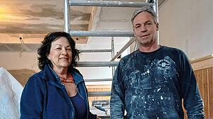 Im zukünftigen Veranstaltungsraum ihres „Konrad‘s“: Sylvia Freudenberger und Norbert Schraff halten Allensbach die Treue.