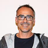 Dem Architekten Christof Schwer macht es Freude, den Pfarrgemeinderäten in einer Bilder-Show nicht nur die Immobilien der ...