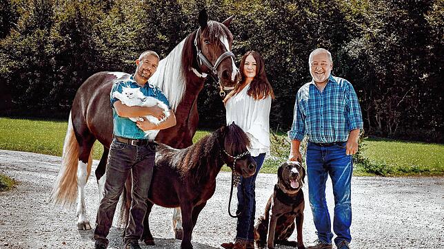 Florian Düsterwald (von links), Ellen Weinmann und Michael Schneider von der Tierbestattung Schönhalde organisieren Abschiedsfeiern in ...