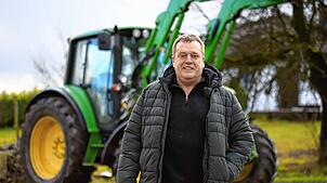 Karl-Heinz Mayer, Landwirt auf den Burghöfen in Owingen.