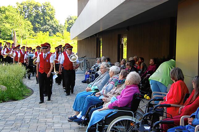Die Stadtmusik marschierte vorneweg.