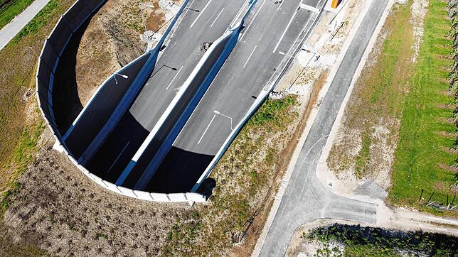 Blick von oben auf den Waggershauser Tunnel: Das technisch aufwendigste und teuerste Bauwerk der rund 7,1&nbsp;Kilometer langen ...
