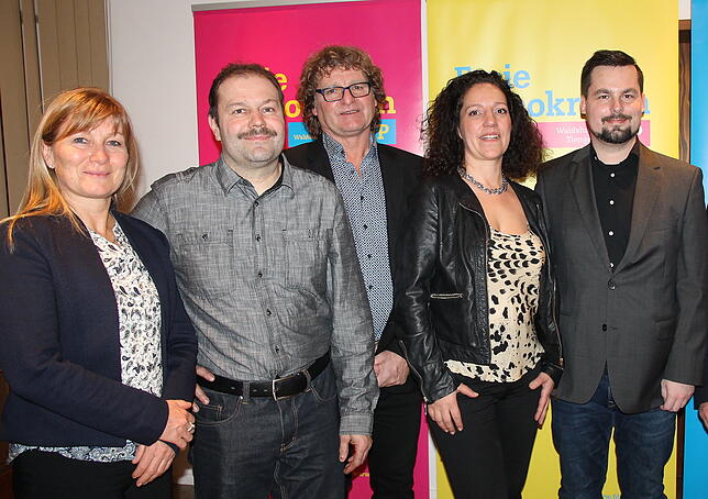 FDP-Kandidaten für den Gemeinderat Waldshut-Tiengen, von links: Anette Klaas, Joachim Tröndle, Harald Ebi, die Kreisvorsitzende Monika ...