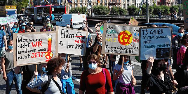 Bild 5: Fridays for Future setzten in Konstanz ein Zeichen: Rund 5000 Menschen schließen sich einem Protestzug durch die Innenstadt an
