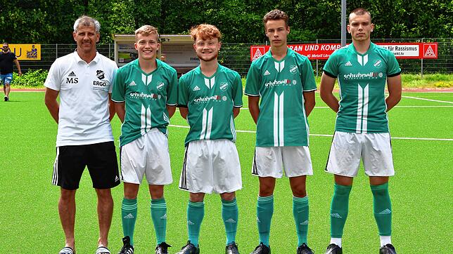 FC Zell (VL) Trainer Michael Schwald, Marius Lais, Aaron Reiß, Jonas Köpfer, David Bilic
