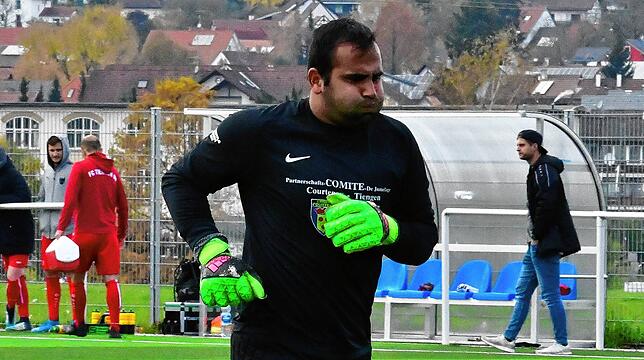 Eingesprungen: Auf Torwart Khodai Ahmadzaai konnte sich der FC Tiengen 08 verlassen. Der Afghane war erst zwei Stunden vor dem Anpfiff ...