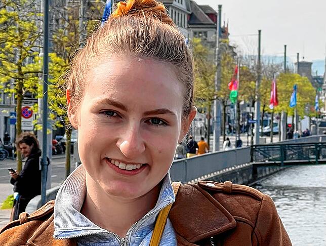 Kimberly Bierhoff, Freiwilliges Soziales Jahr