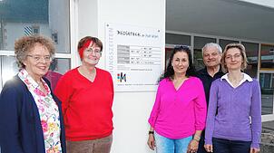 Der Förderkreis unterstützt und flankiert die Arbeit der Mediathek. Im Bild (von links) die Vorstandsmitglieder Eva Maria Frommeyer, ...
