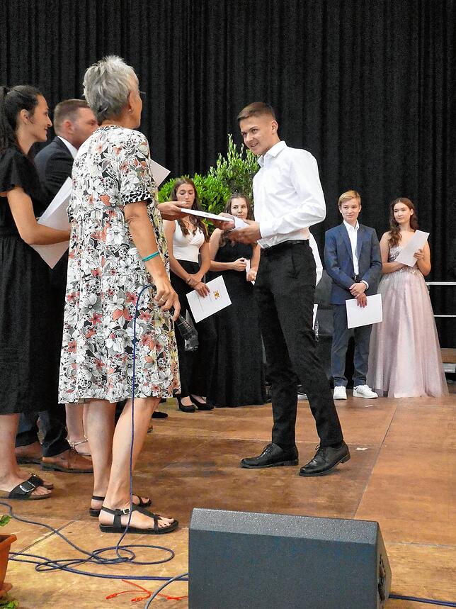 Bild 12: Bilder von der Zeugnisübergabe am Schulverbund Nellenburg Stockach &ndash; Teil 2