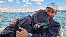 Ailén Lascano Micaz auf dem Begleitboot mit ihrem Freund Sebastian.